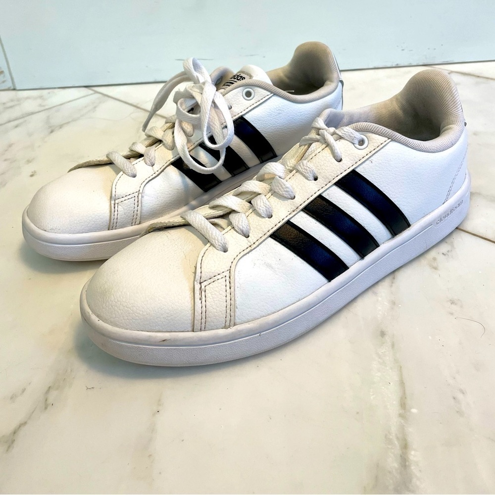 Adidas, men’s 7.5-8 or women’s 9.5, Stan Smith Classic Stripes flat sneakers